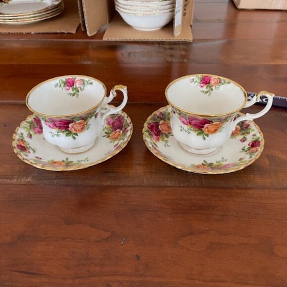Royal Albert Old Country Roses Cup with Saucer Set of 2, Height 2 3/4" - Picture 1 of 5